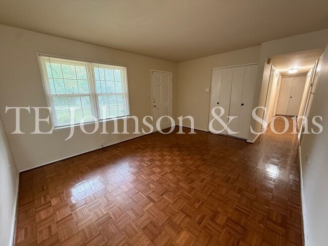 Building Photo - Charming 4 Bedroom Ranch with Fenced Yard and Hardwood Floors