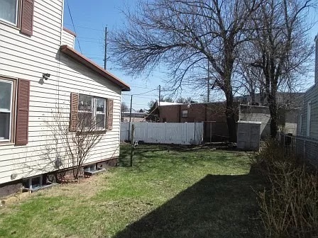 Side Yard/Back Yard - 212 S Broadway