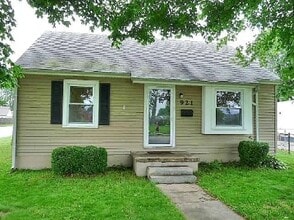 Building Photo - 921 Booth Ave