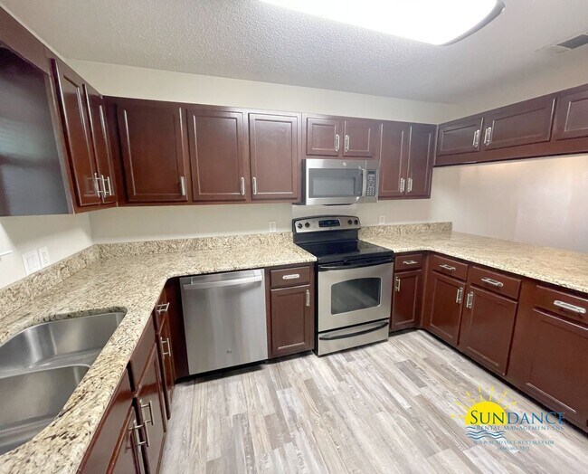 Foto del edificio - Stunning Waterfront Condo in Garnier's Cay Phase II, Shalimar!