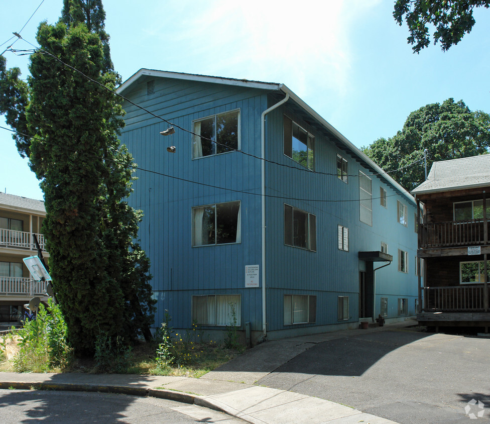 Building Photo - Taryn Commons