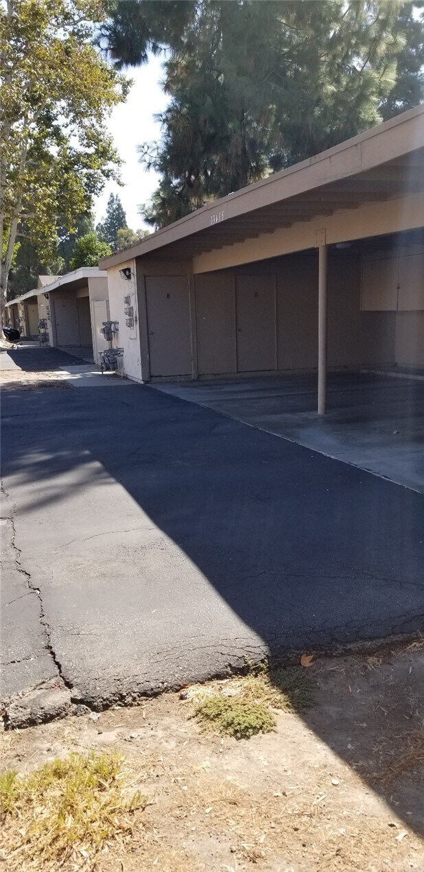 Building Photo - 13429 Village Dr