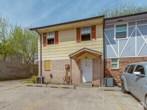 Building Photo - 2720 SW 74th St