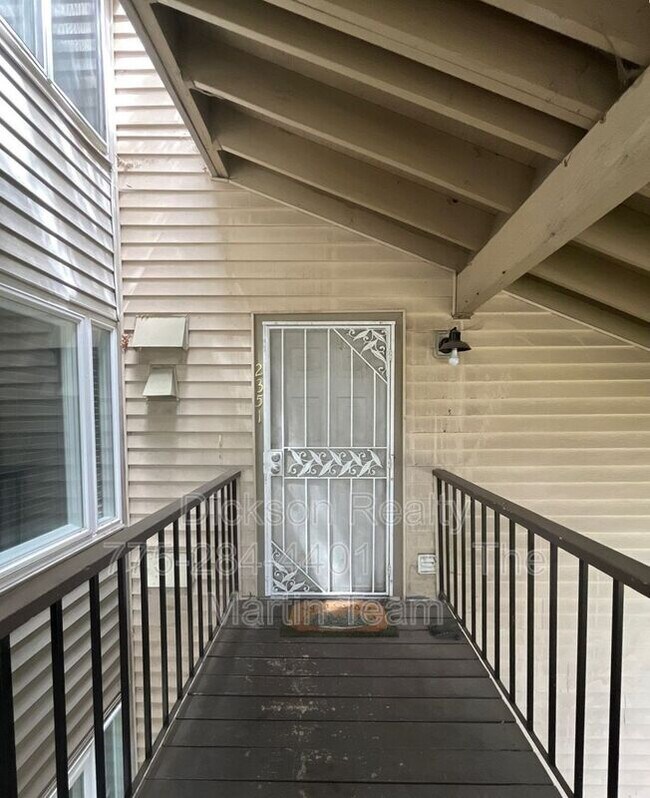 Foto del edificio - 2351 Roundhouse Rd