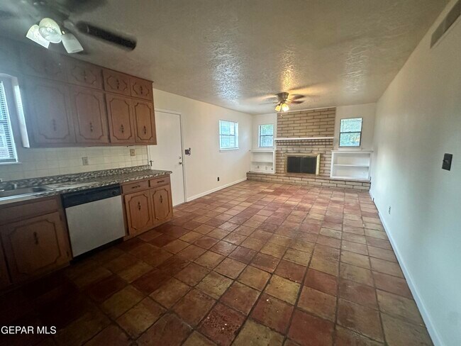Building Photo - 817 Del Mar Dr