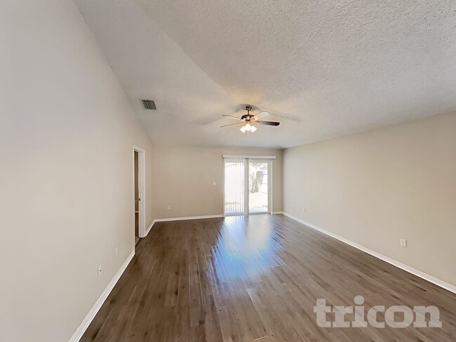 Foto del edificio - 4432 Country Hills Blvd