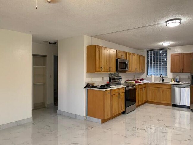 Foto del edificio - 2 Bedroom close to Waipahu Town Center