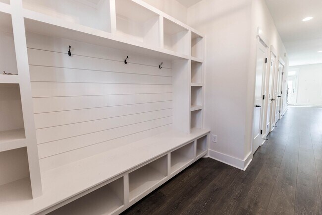 Foto del edificio - 2055 Oakwood Ave