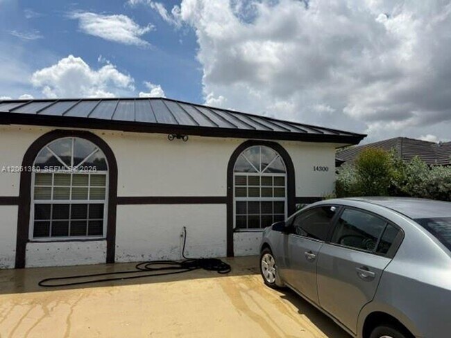 Foto del edificio - 14300 SW 51st St