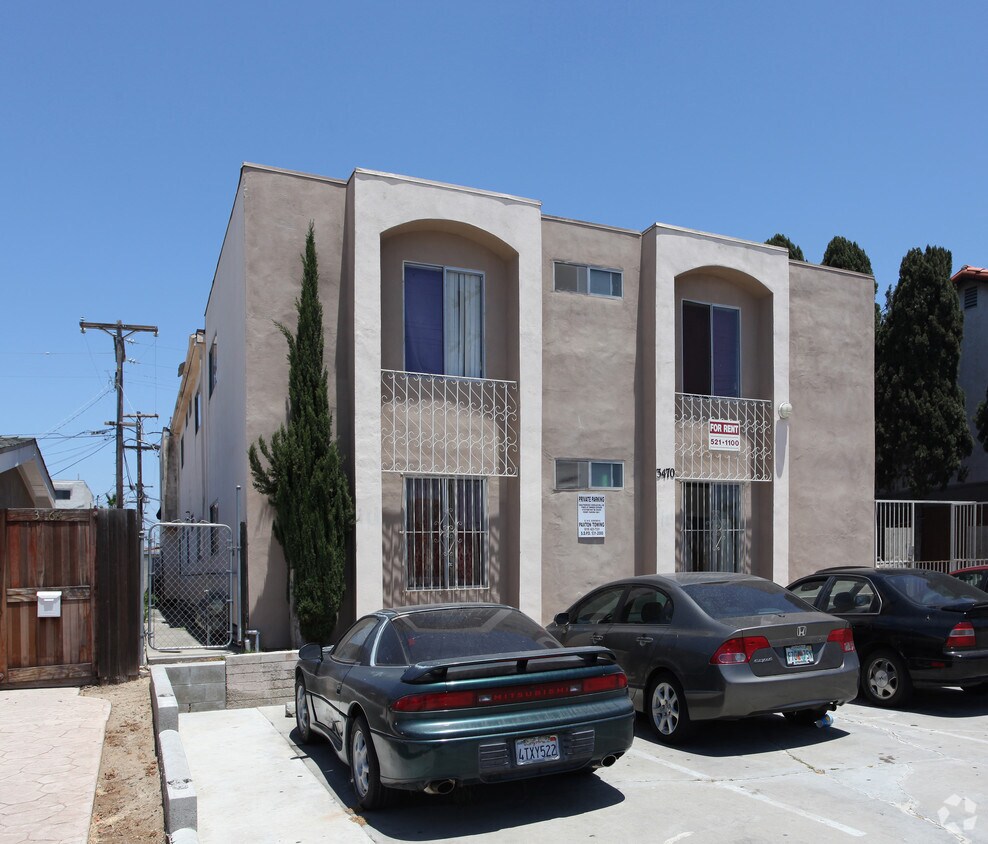 Building Photo - 3470 Monroe Ave