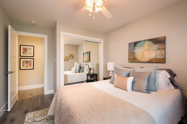 Building Photo - Solis Garden - 4361