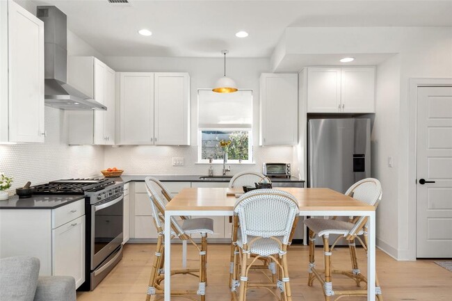 Building Photo - 209 Ben Howell Dr