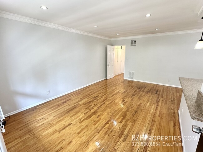 Foto del edificio - Updated 1Bed 1Bath In Prime West Hollywood