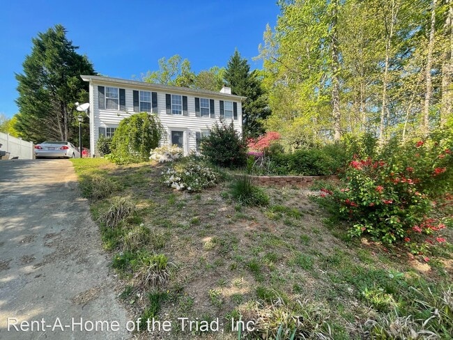 Building Photo - 3 br, 2.5 bath House - 4508 Southport Road