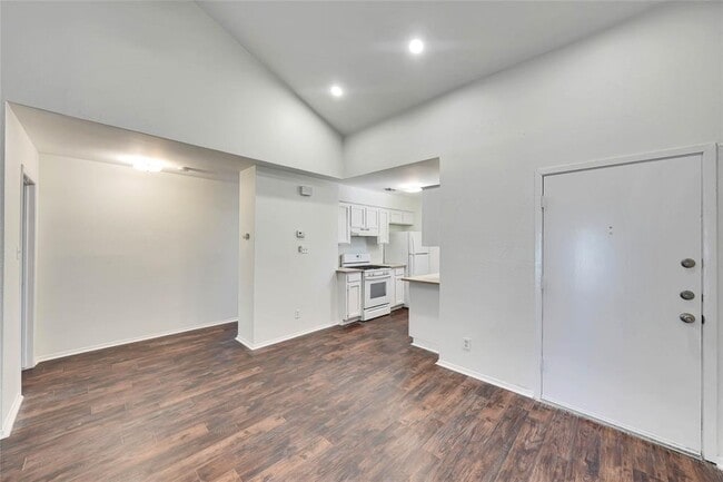 Building Photo - 5401 Brompton Cir