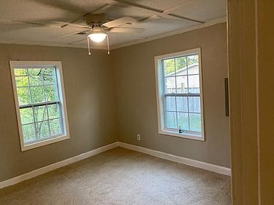 Building Photo - Beautiful Home with a Spacious Backyard