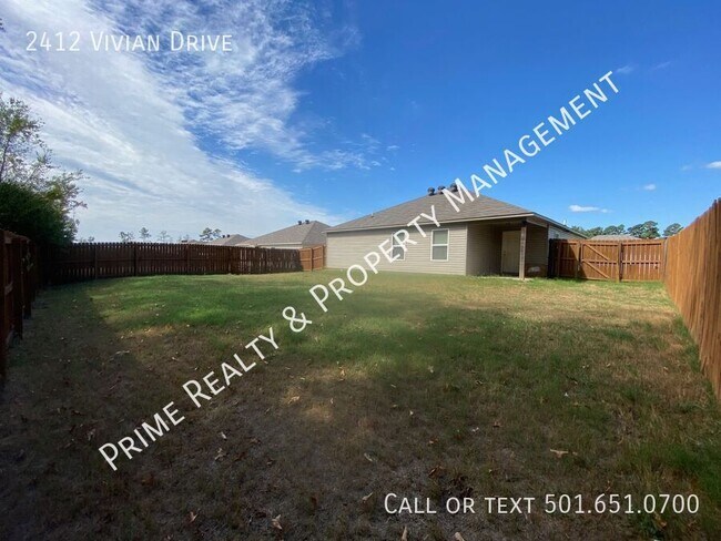 Building Photo - 2412 Vivian Dr