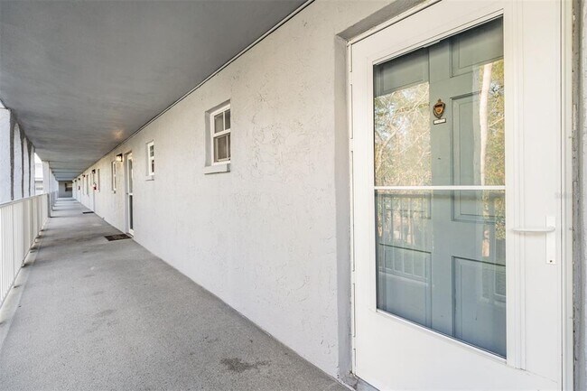 Foto del edificio - 1706 Belleair Forest Dr