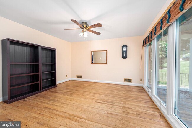 Foto del edificio - 6012 Woodcrest Ave