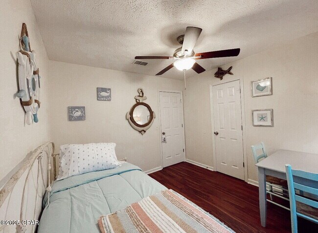 Foto del edificio - 1716 Hickory Ave