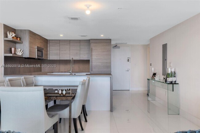 Foto del edificio - 400 Sunny Isles Blvd