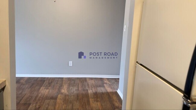 Building Photo - 585 W 27th St S