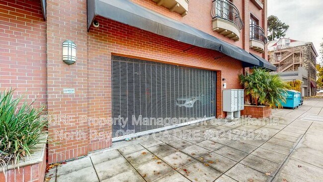 Building Photo - 110 5th St