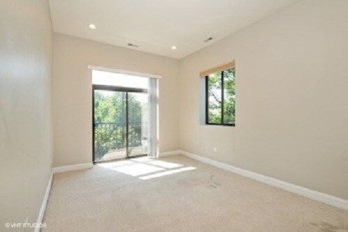 Building Photo - 4646 N Greenview Ave