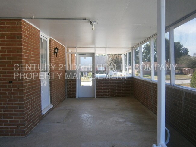 Building Photo - 733 Gunnison Rd