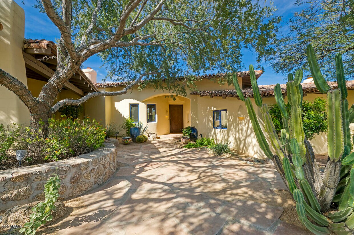 Foto principal - 6524 E Stallion Rd