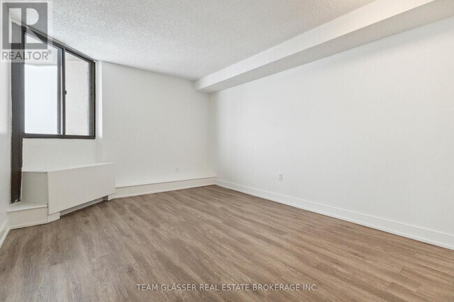 Building Photo - 340 Colborne St