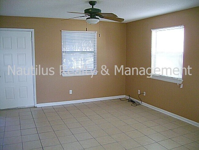 Building Photo - 8127 Sunset Ave