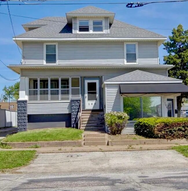 Building Photo - 109 2nd Ave W