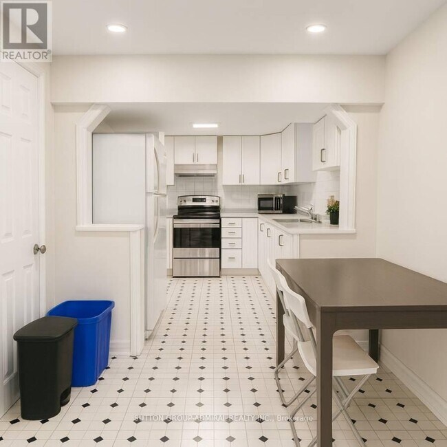 Building Photo - 7 Judith Ave