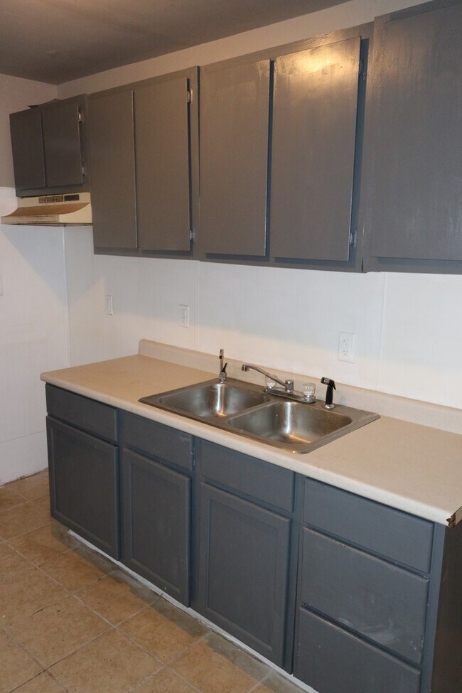 Foto del edificio - BEAUTIFUL HOME LOCATED CLOSE TO EVERYTHING WITH GARAGE!