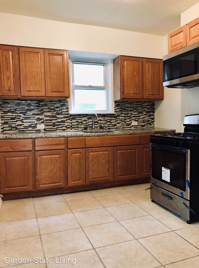 Foto del edificio - 5 br, 2 bath House - 28 Silver Street