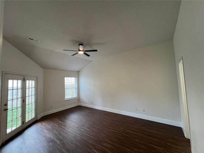 Foto del edificio - 985 N Daisy Ln