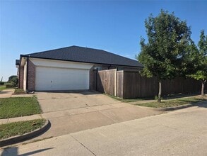 Building Photo - 8541 Rainy Lake Dr
