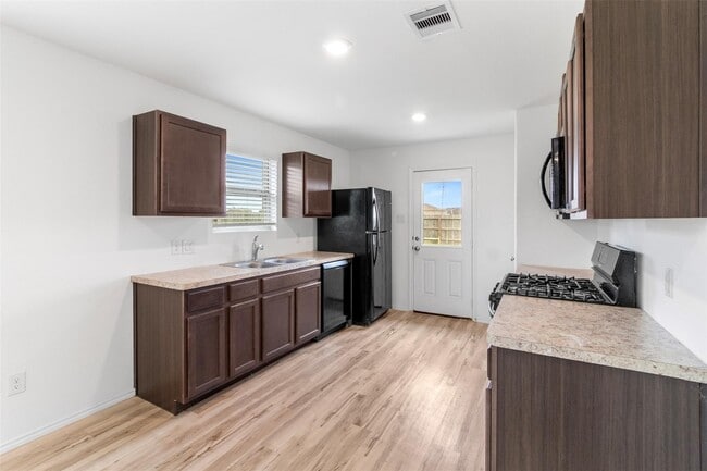 Building Photo - 8706 Wooster Trails Dr