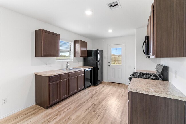 Foto del edificio - 8706 Wooster Trails Dr