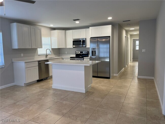 Building Photo - 608 SE 46th Ln