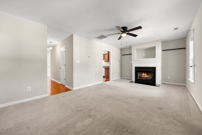 Foto del edificio - Beautiful 3 bed/2.5 bath Townhome in Clayt...