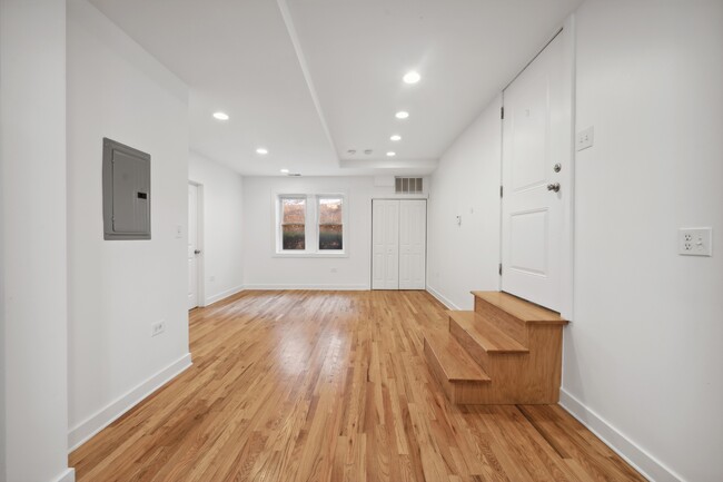 Foto del edificio - 1432 N Maplewood Ave