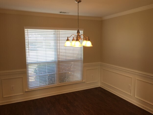 Foto del edificio - 28 Bostwick Dr