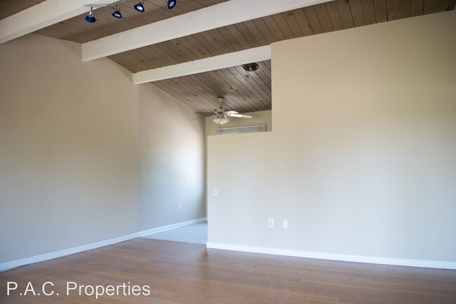 Building Photo - 2 br, 1 bath Apartment - 121 W Arrellaga S...