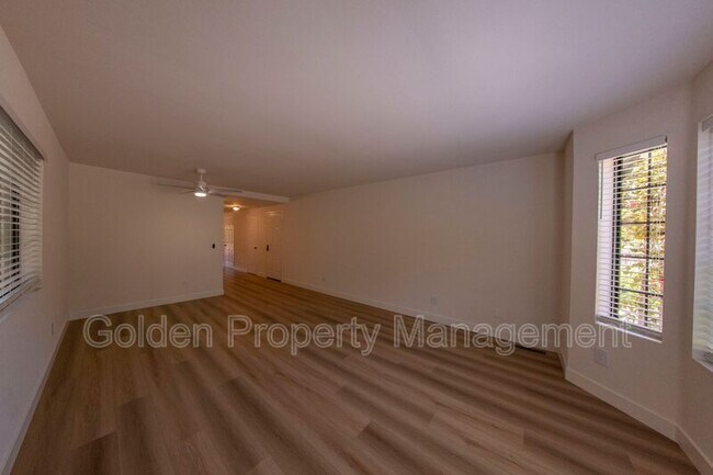 Foto del edificio - 4454 Upland St