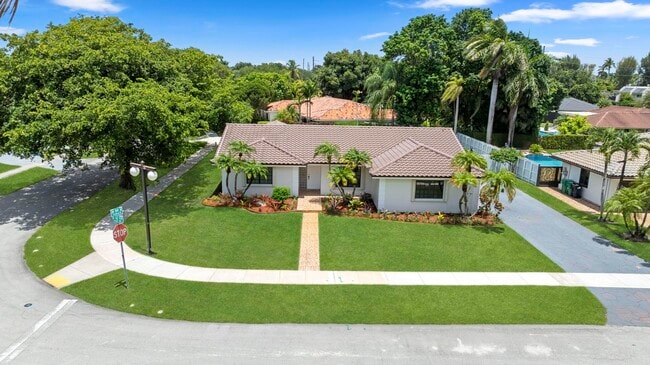 Foto del edificio - 8355 SW 82nd Terrace