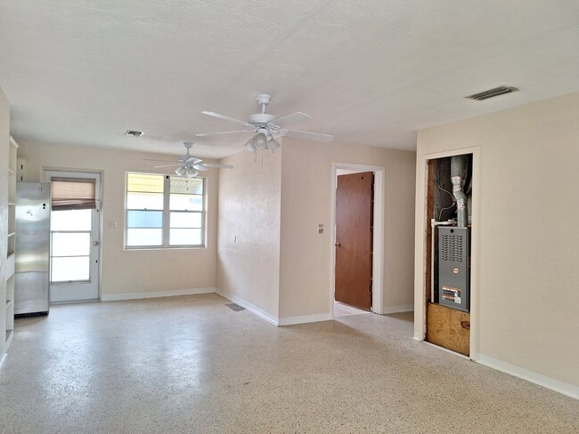 Building Photo - NSB BEACHSIDE - WALK TO FLAGLER AVE!