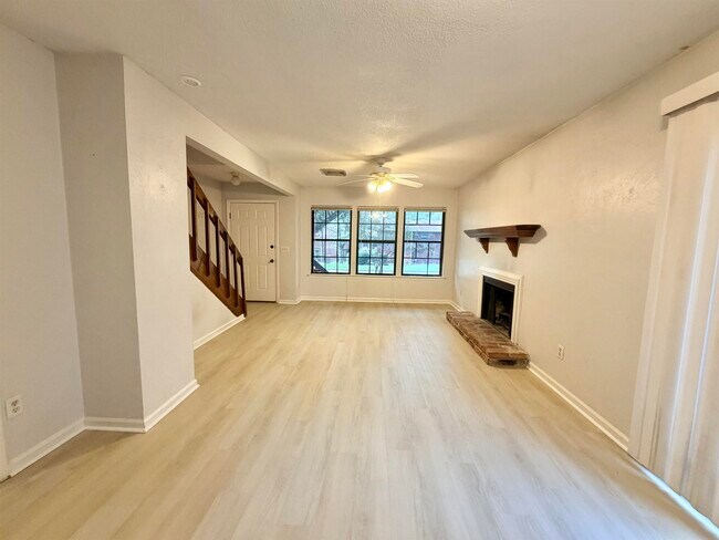 Foto del edificio - 782 Timberway Ct