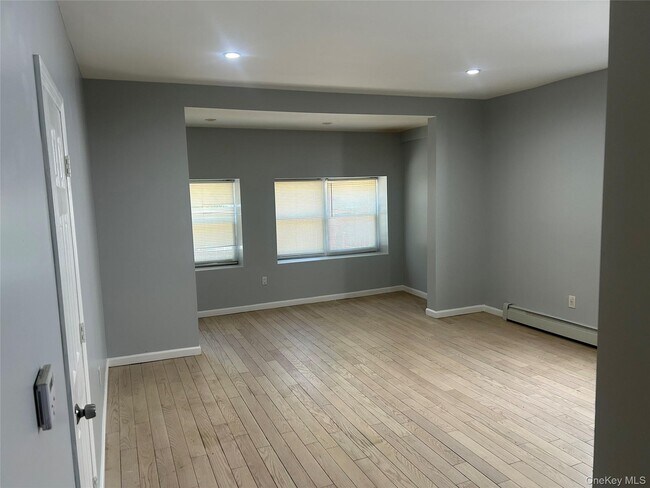 Foto del edificio - 3708 Dyre Ave